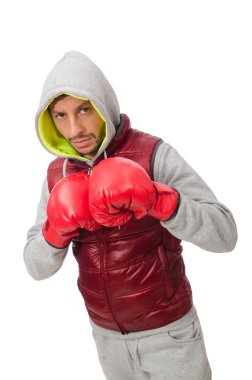 Beyazların üzerinde boks eldiveni giyen adam.