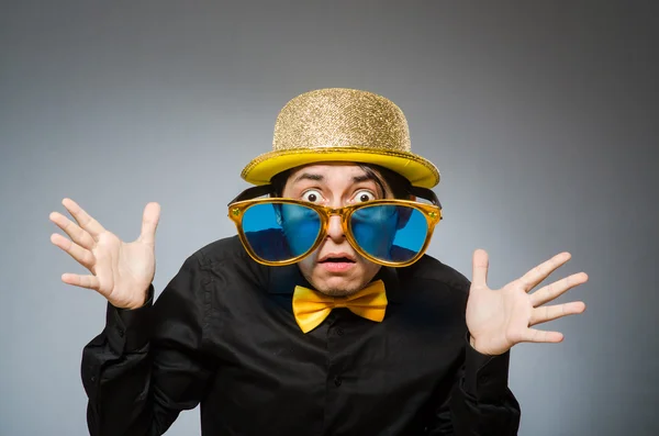 Homem engraçado com chapéu vintage — Fotografia de Stock