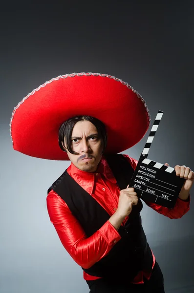 Person som bär sombrero hatt i roligt koncept — Stockfoto