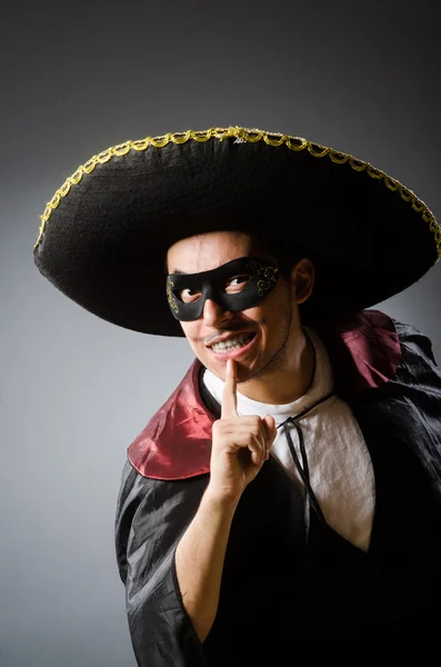 Personne portant un chapeau sombrero dans un concept drôle — Photo