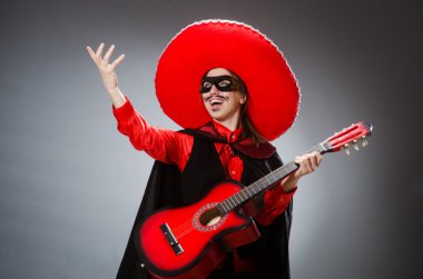 Şapka takan kişi komik bir konsept.