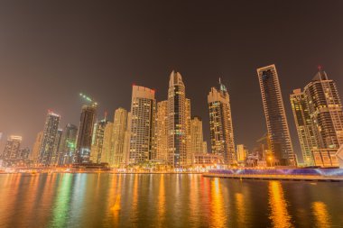 Dubai - 10 Ocak 2015: Marina Bölgesi, 10 Ocak 2015, BAE, Dubai. Marina bölgesi Dubai 'de popüler bir yerleşim yeridir.