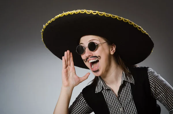 Pessoa que usa chapéu sombrero no conceito engraçado — Fotografia de Stock