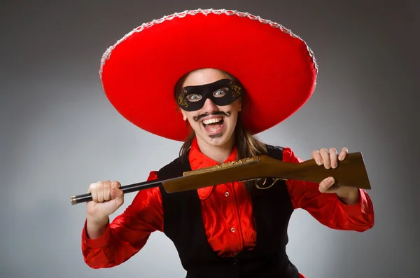 Personne portant un chapeau sombrero dans un concept drôle — Photo