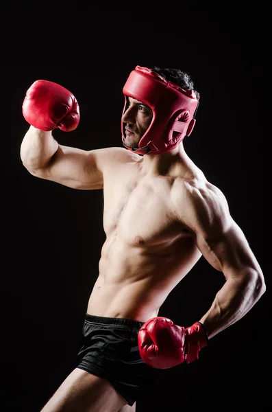 Hombre muscular en el concepto de boxeo —  Fotos de Stock