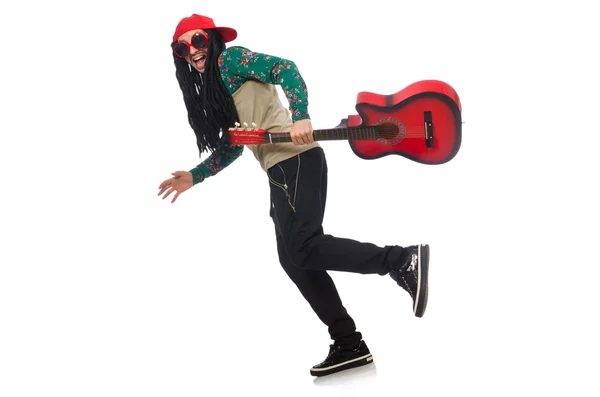 Hombre con guitarra en concepto musical sobre blanco — Foto de Stock