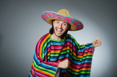 Komik Meksika giyen fötr şapka