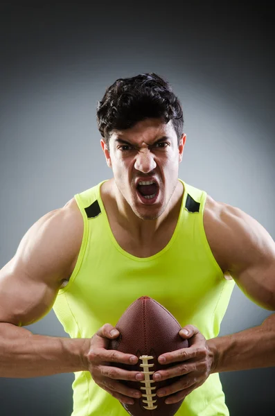 Muskulöser Mann mit American Football — Stockfoto