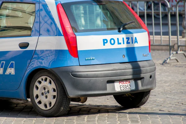 Coche de policía en Roma, Italia . — Foto de Stock