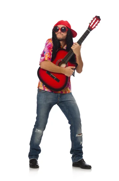 Mannelijke muzikant met gitaar geïsoleerd op wit — Stockfoto