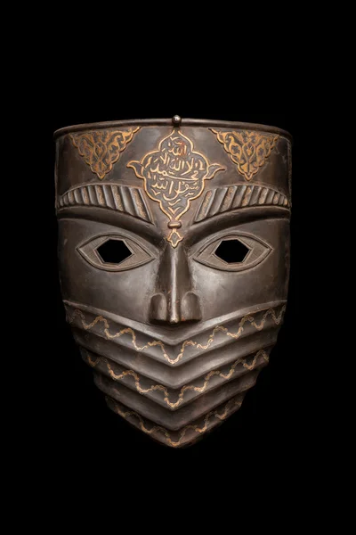 Μεταλλικά μάσκα που απομονώνονται σε μαύρο — Φωτογραφία Αρχείου
