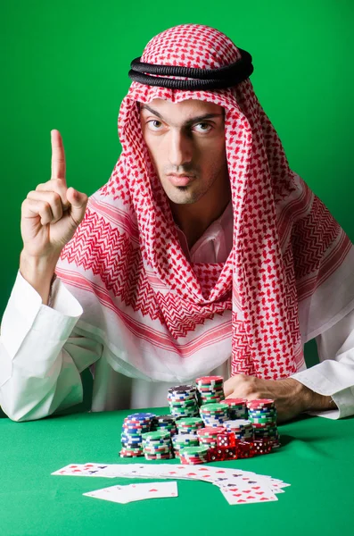 Hombre árabe jugando en el casino —  Fotos de Stock