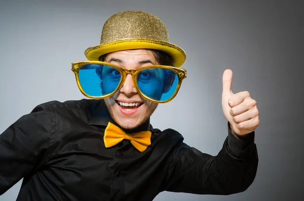 Homem engraçado com chapéu vintage — Fotografia de Stock