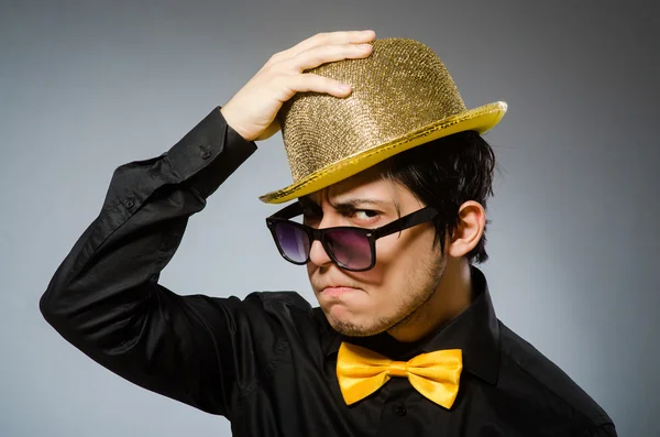 Hombre divertido con sombrero vintage — Foto de Stock