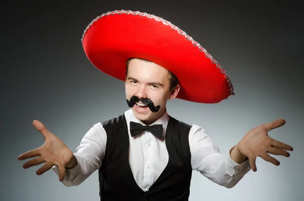 Person som bär sombrero hatt i roligt koncept — Stockfoto