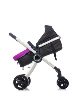 Beyaz arkaplanda çocuk arabası izole edildi