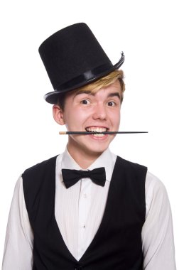 Sihirli sopası olan büyücü beyaza izole edilmiş