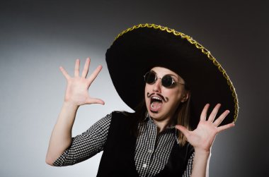 Şapka takan kişi komik bir konsept.