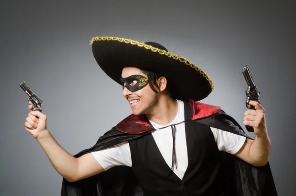 Person som bär sombrero hatt i roligt koncept — Stockfoto