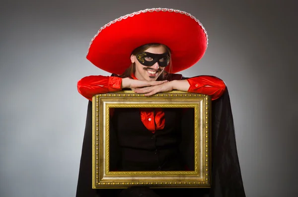 Persona que usa sombrero sombrero en concepto divertido — Foto de Stock