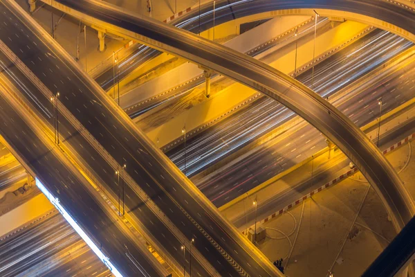 Verkehrsknotenpunkt Dubai in den Nachtstunden — Stockfoto