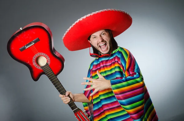 Mexican playing guitar wearing sombrero — Stock Photo, Image