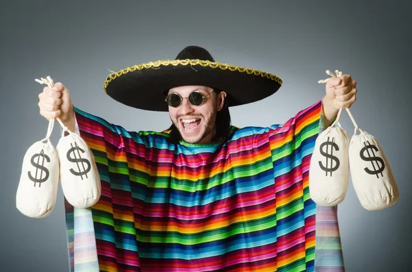 お金の袋を持つメキシコ人男性 — ストック写真