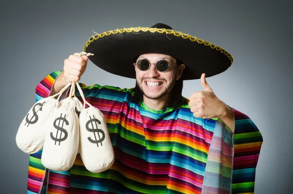 Hombre mexicano con sacos de dinero —  Fotos de Stock