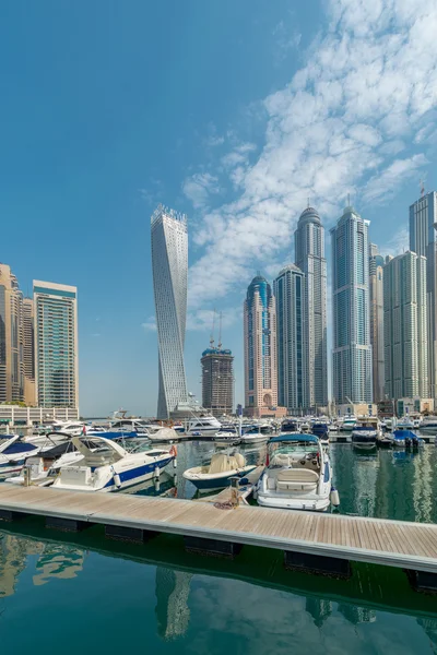 Dubai - AUGUST 9, 2014: Dubai Marina district on August 9 in UAE. Dubai is fastly developing city in Middle East — Stock Photo, Image