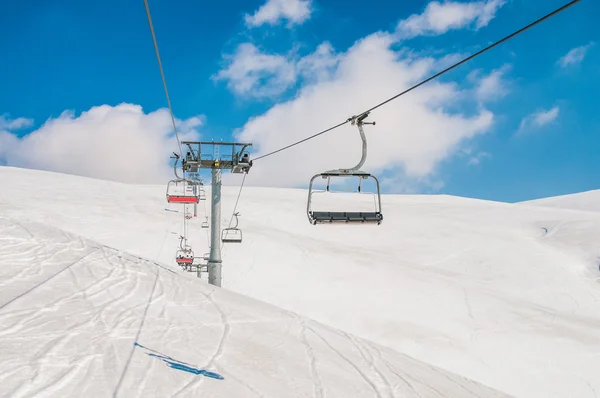 Ski lifts durings bright winter day — Stock Photo, Image