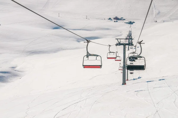 Ski lifts durings bright winter day — Stock Photo, Image