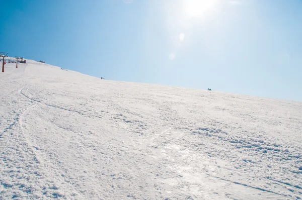 Las montañas invernales en el día brillante invernal —  Fotos de Stock