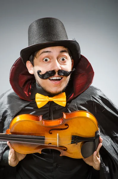 Funny violin player wearing tophat — Stock Photo, Image