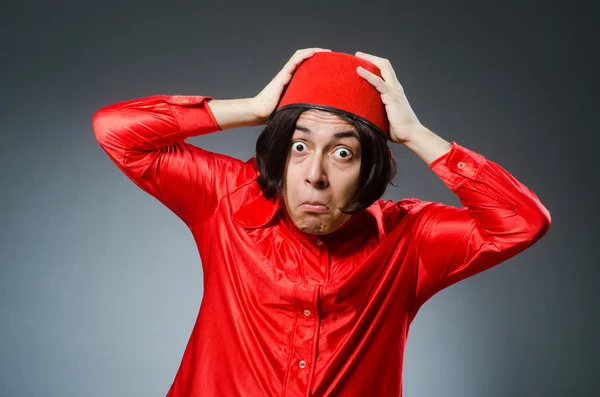 Homem usando chapéu vermelho fez — Fotografia de Stock