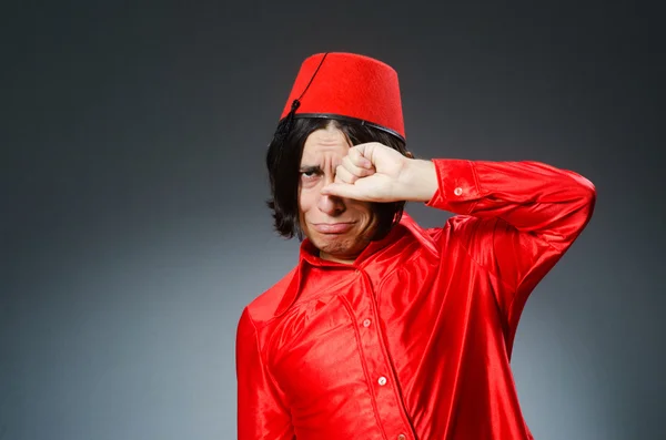 Homem usando chapéu vermelho fez — Fotografia de Stock