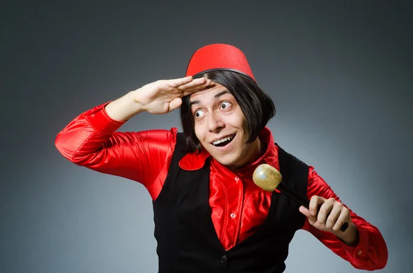 Hombre con sombrero rojo fez — Foto de Stock