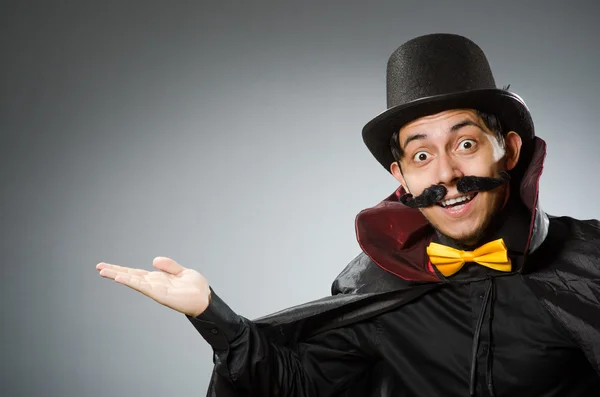 Homme magicien drôle portant le tophat — Photo