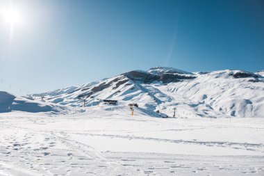 Azerbaycan 'ın Gusar bölgesinde kış dağları