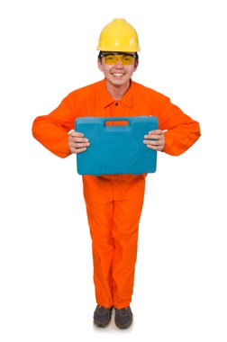 Turuncu tulumlu adam beyazlar içinde izole edilmiş.