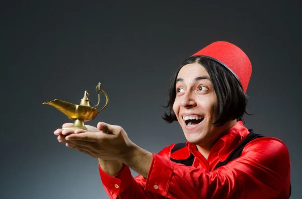 Homem usando chapéu vermelho fez — Fotografia de Stock