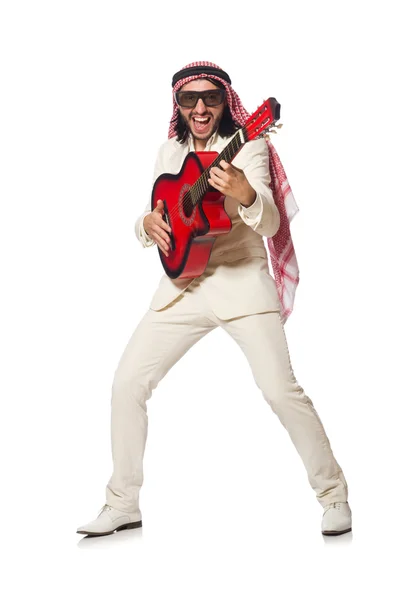 Arabische man met gitaar op wit — Stockfoto