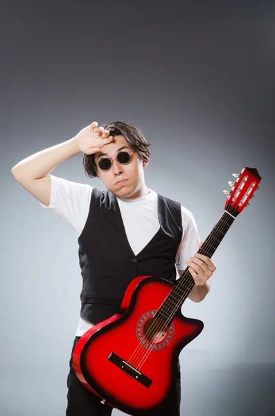 Funny guitar player in musical concept — Stock Photo, Image