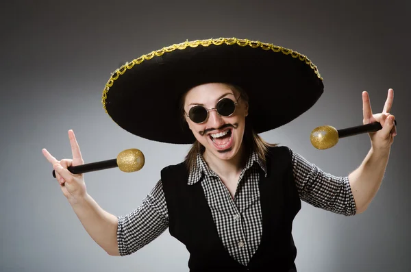 Person mit Sombrero-Hut in lustigem Konzept — Stockfoto