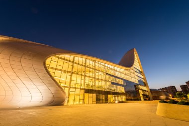 BAKU - 20 Temmuz 2015: Heydar Aliyev Merkezi, Bakü, Az