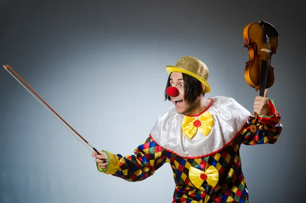 Funny violin clown player in musical concept — Stock Photo, Image