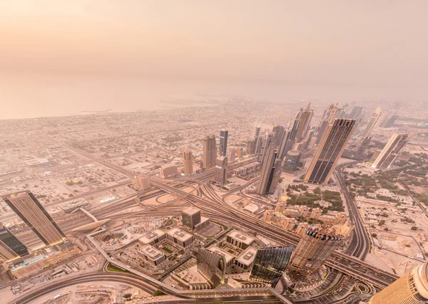 Panorama della notte Dubai durante la tempesta di sabbia — Foto Stock