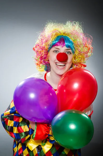 Lustiger Clown im komischen Konzept — Stockfoto