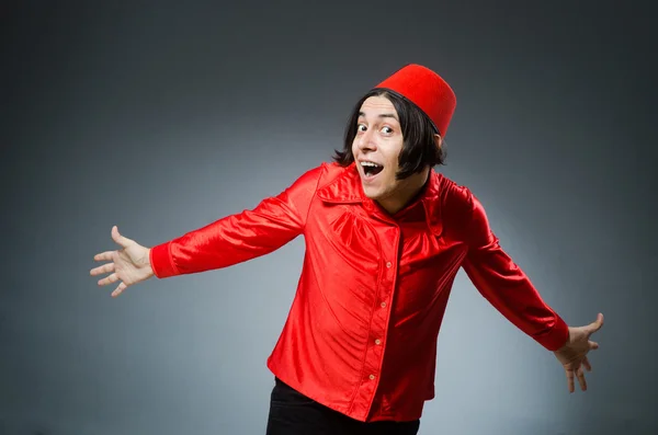 Homem usando chapéu vermelho fez — Fotografia de Stock