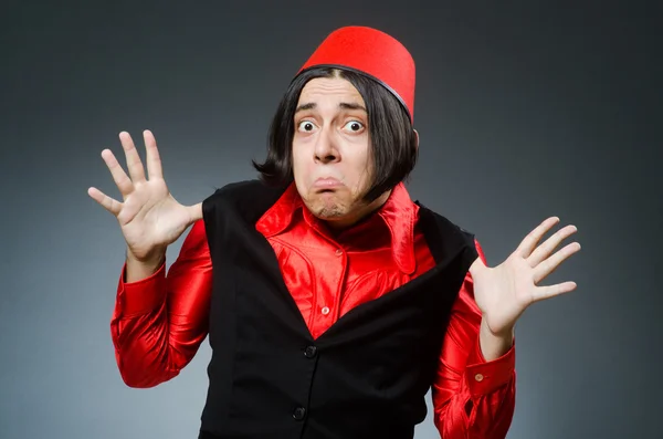 Homem usando chapéu vermelho fez — Fotografia de Stock