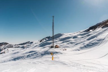 Azerbaycan 'ın Gusar bölgesinde kış dağları